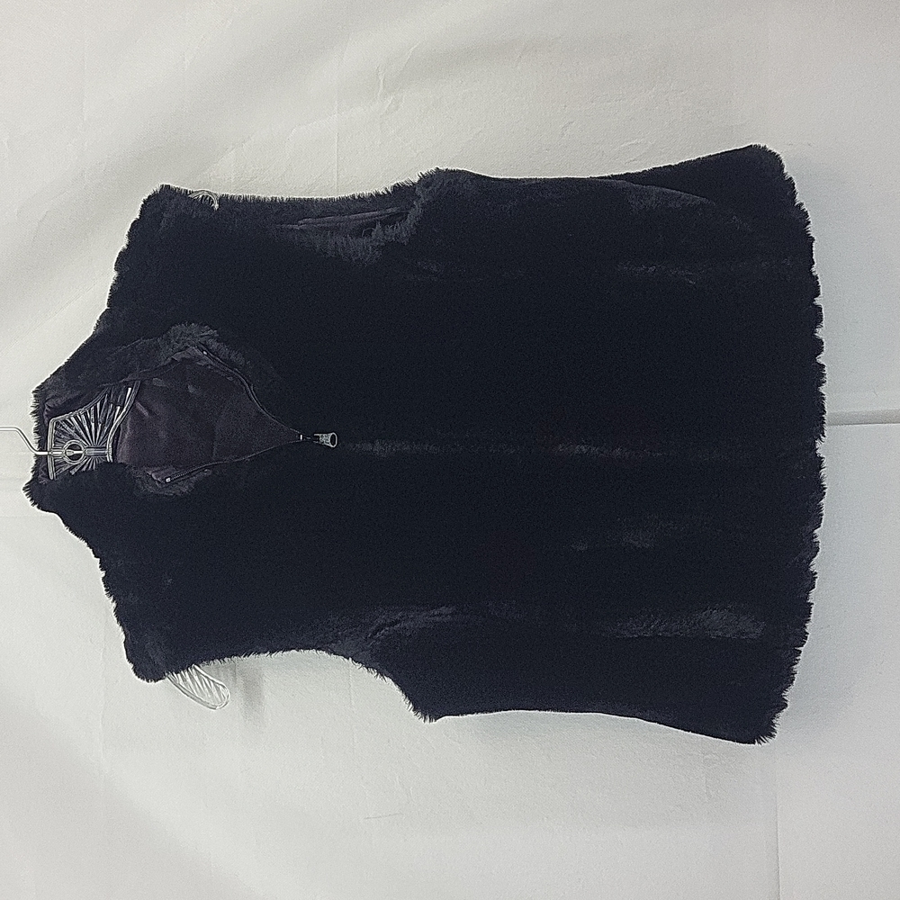 EXPRESS Black Faux Fur Full Zip Pocketed Vest